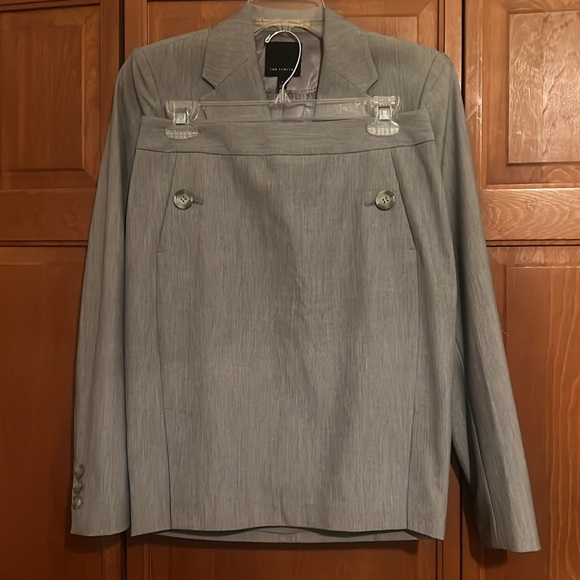 The Limited Size 2 Grey Straight Line Skirt - Picture 8 of 8